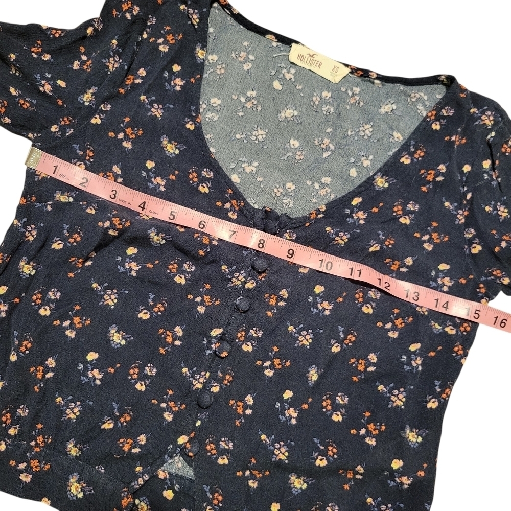 Hollister Floral Button Front Tie Knot Flowy Sleeve Crop Top - Picture 7 of 8